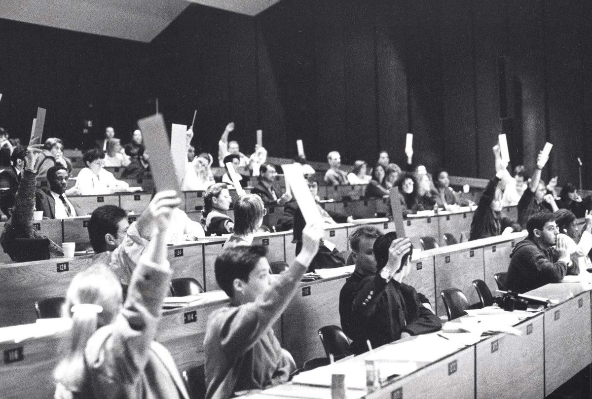 Le congrès de fondation de l’AGEEFEP, les 16 et 17 novembre 1985, photo d’archives